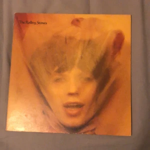 Rolling stones vinyl - Goats Head Soup, Rolling Stones vinyl. Flitigt använd, köpt på 70-talet! Sjuk skiva som tyvärr inte lyssnas på längre :( PRIS KAN DISKUTERAS❤️