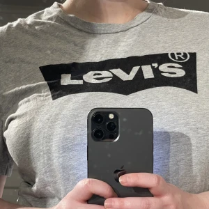 levi’s tshirt  - 40 kr