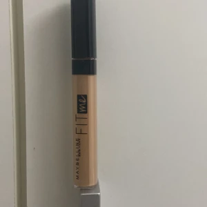 Fit me concealer  - Hej. Säljer denna fit me concealer. Aldrig testat då den är HELT oöppnad. Kontakta mig vid intresse eller köp. OBS!! Den är i färg 25. ❤️