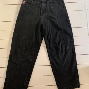 Big Boy jeans  - Från Polar skate co. Lite slitna då jag har skejtat i dem, men fortfarande fina! 