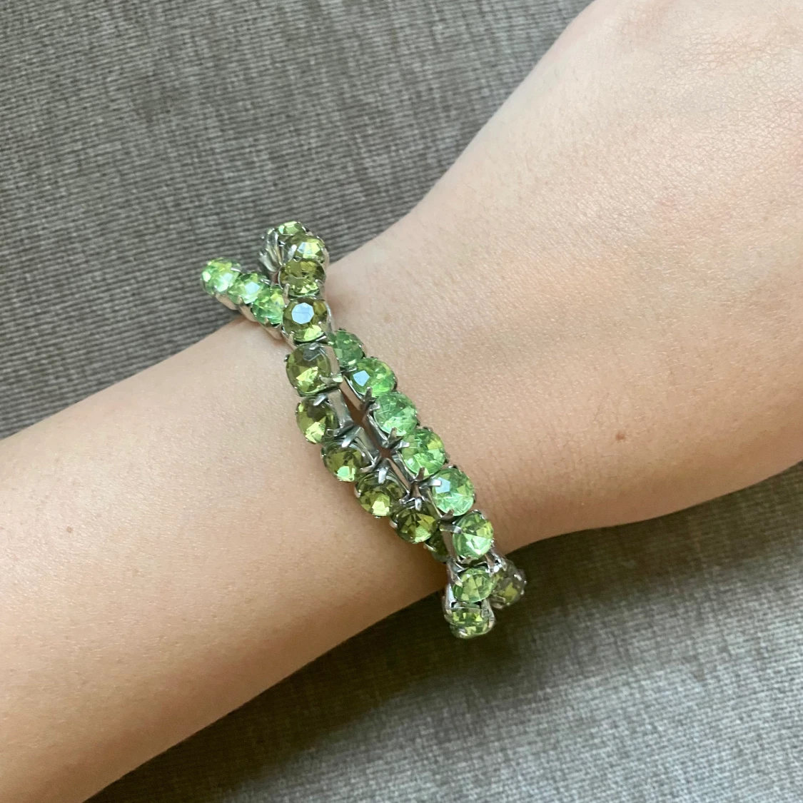 Grönt glittrande armband 