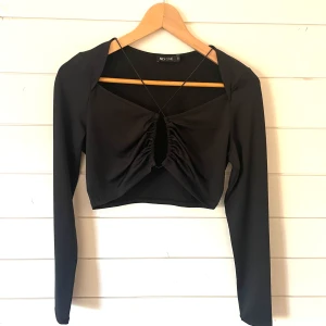 Topp - Sååå snygg tröja från Nelly storlek S! Kortare modell! Oanvänd 