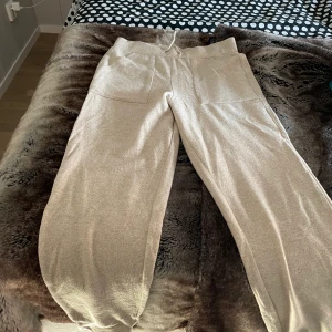 Byxor  - Mjukis byxor använt några gånger, strl m