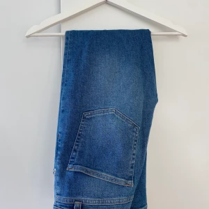 JEANS - Jeans från NA-KD, bra passform och längd