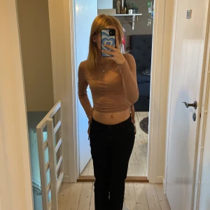 tröja - Fin tröja från shein men snörningar på sidorna :) säljer för att jag inte använder den. Storlek xs