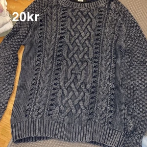 Stickad tröja  - Super skön att ha nu under hösten kliar inget sitter bra 💗