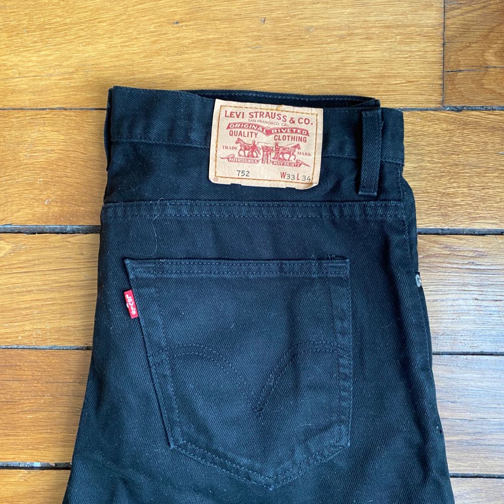 Svart Levis 752 - Levi's | Plick Second Hand