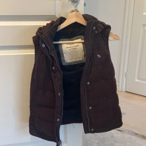 Abercrombie & Fitch väst - Väldigt bra skick, knappt använd 