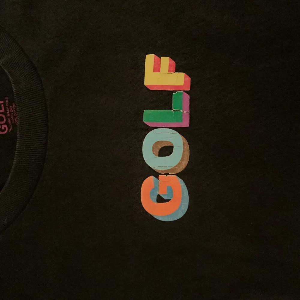 En svart GOLF tröja i storlek L. Texten är lite sliten men de är inget man tänker på. Säljer på grund av att den inte kommer till användning. . T-shirts.