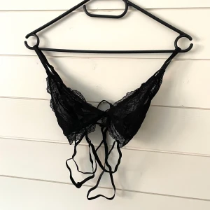 Spets topp - Superfin spets topp/bh från Nakd storlek M, helt oanvänd!