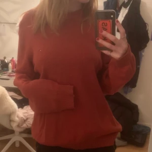 Stickad tröja - En orange stickad tröja från Tommy hilfiger