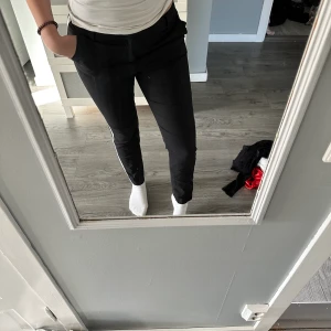 Snygga byxor - Tryck ej på köp nu Snygga byxor från Vero Modai stl S/32 100kr