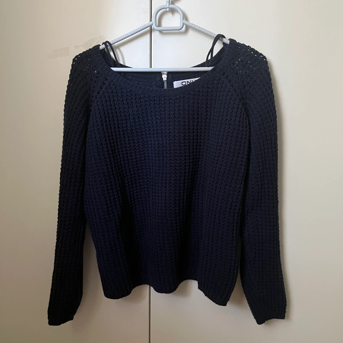 Mörk blå stickad tröja