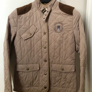 Quiltad jacka Lexington  - Beige jacka från Lexington i väldigt fint skick. Endast använd ett fåtal gånger. Storlek L 