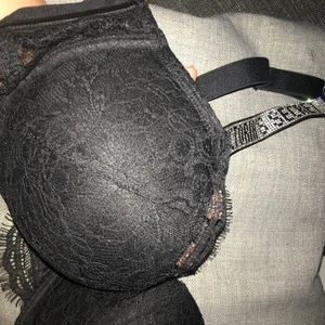 Helt ny BH från Victoria secret - Helt ny oanvänd bh från Victoria secret med lappen kvar. Nypris ca 700kr