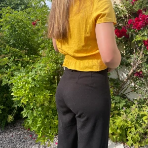 Gult tröja💛 - Gul tröja från Zara. Köparen står för frakten Tröjan knappt använd 