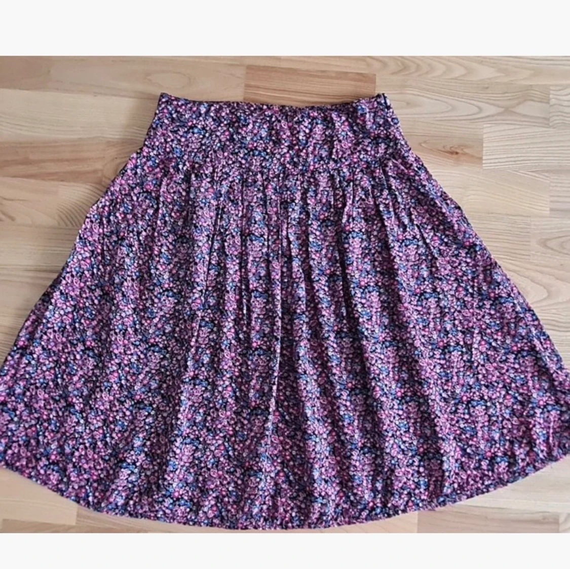 Indiska / Retro/ Tidlös/ sötaste småblommig kjol Stl 36