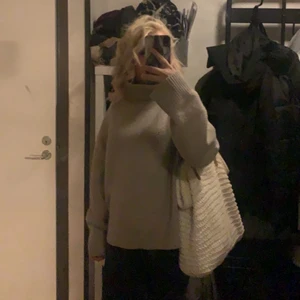 Tröja  - Här är en fin och fräsch tröja jag säljer!