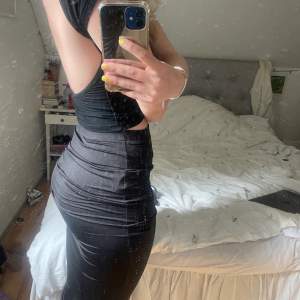 Säljer denna taijta kjol eftersom jag inte tycker det är min stil💚