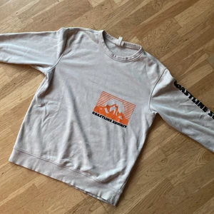 Beige sweatshirt - Beige sweatshirt från H&M, fint skick ! 🌟 köparen står för frakten, skickar omgående