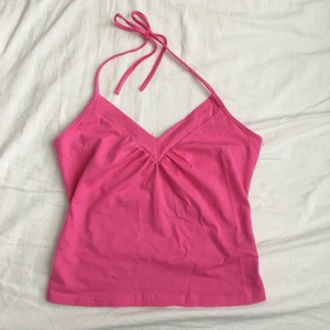 Halterneck  - Rosa halterneck!! använd fåtal gånger || Köpare står för frakt 💓