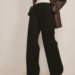 Kostymbyxor  - Så snygga kostymbyxor från NA-KD, aldrig använda💕