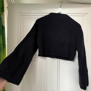 Ribbstickad tröja - Skön ribbad tröja i jättenajs modell!