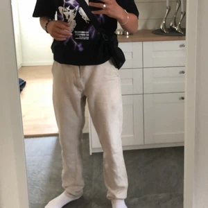 Linnebyxor  - Säljer nu mina sköna linnebyxor. Använda bara några få gånger. Skick 9/10. Storlek s men passar även medium. 