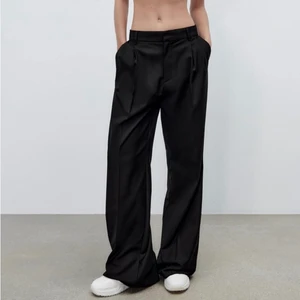 Kostymbyxor  - Slutsålda kostymbyxor från zara. Aldrig kommit till användning 💗