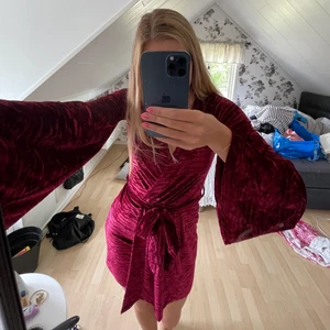 Röd klänning - Vinröd klänning i sammet❤️ passar S