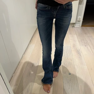 Hunkydory bootcut jeans - Lågmidjade bootcut jeans från Hunkydory i storlek 25!💙💙