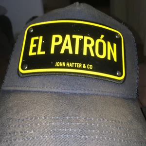 Säljer eller byter min John hatter  - Säljer min John hatter eller byter den mötas Halmstad den är inte ett dug dålig skick i nätet så den är ganska bra skick vara lite sol bleckt.❤️❤️❤️