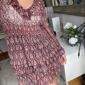 Klänning från zara - Supersnygg populär klänning från zara som är slutsåld 