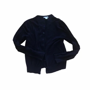 Kofta  - Mörkblå kofta med knappar storlek M. Fraktar eller möts i Umeå!🫧