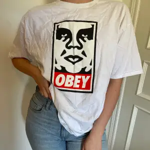 Obey tshirt storlek Medium 