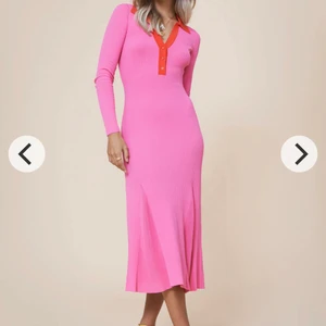 Adoore klänning i storlek 36 - Aldrig använd, tag fins kvar. Nypris 1 495kr Pris kan diskuteras och kan mötas i uppsala eventuellt Stockholm annars står köparen för frakt. 