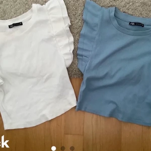 Blå topp från Zara - LÅNAD BILD! Jättesöt blå topp från Zara. Säljer den då den inte har haft någon användning för mig. 