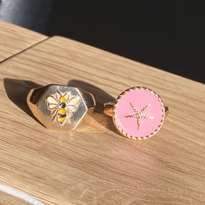 Guld-ringar - Två ringar i guld💕💕 Kostar 10kr styck, 18kr för båda💖 Köparen står för frakten💘💘