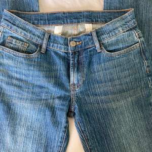 Sjukt fina lågmidjade jeans från Brandy Melville. De är köpta på plick men tyvärr lite för tajta på mig, därför aldrig använda av mig (bara testade). Dock är de i jättefint skick (ej använda mkt av förra ägaren då de var för stora för henne).                                                         BUDGIVNINGEN AVSLUTAS torsdag den 5:e kl. 16:00❗️❗️