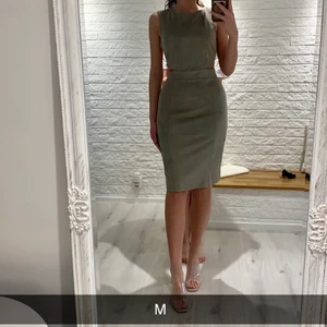 Klänningar  - 100 kr styck 