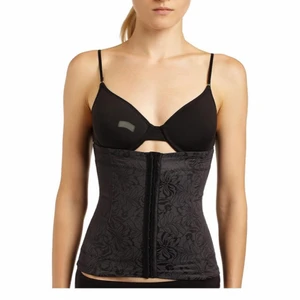 Korset  - Säljer min ärvda korset då det inte e min grej, den kostar vid nyspris ca 500kr men säljer för 69 då den är välansvänd. Den är en storlek S.