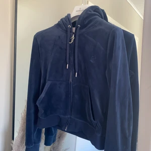 Juicy couture kofta marinblå - Säljer denna i strl s, nyskick 