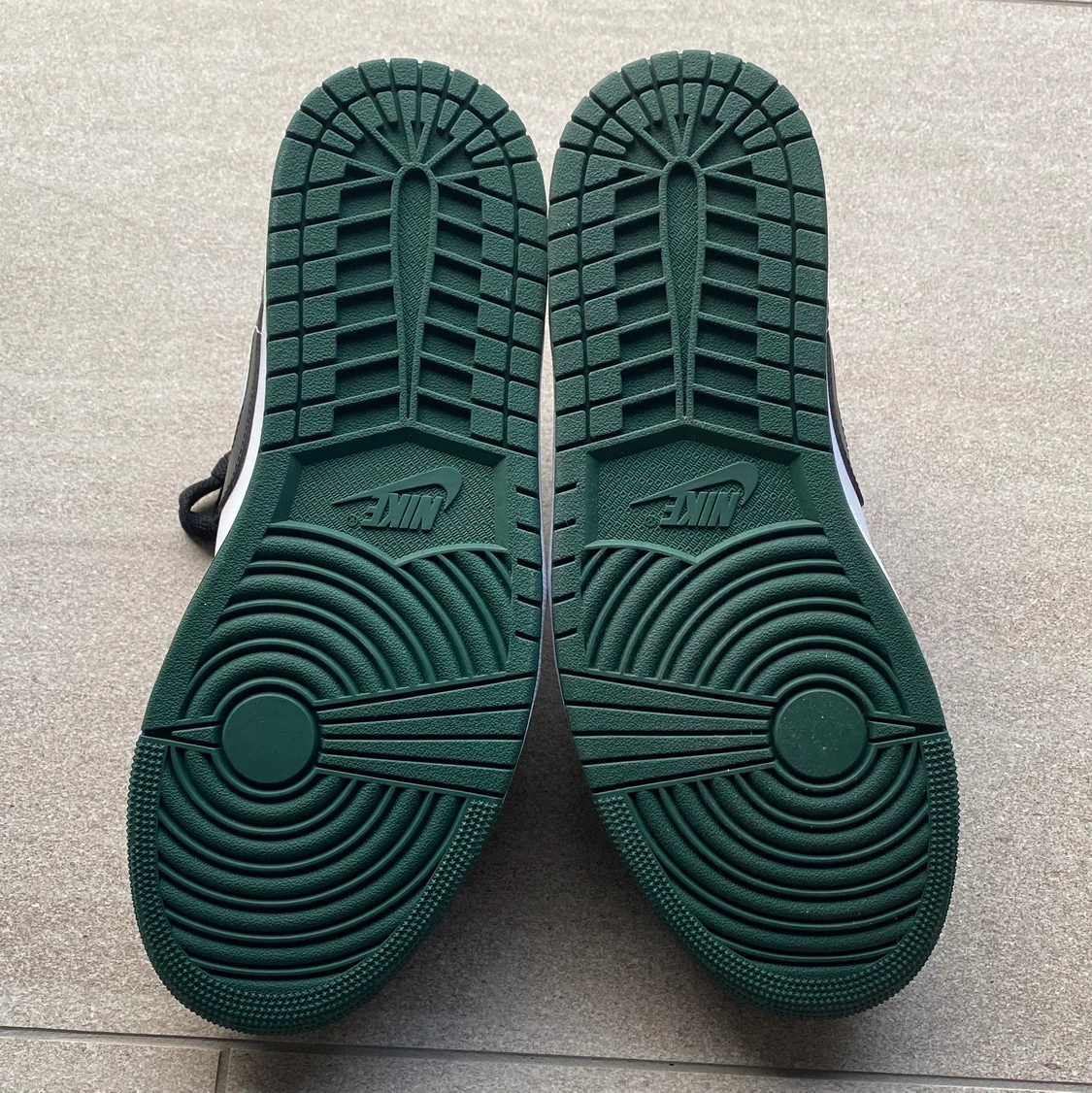 Jordan 1 low pine green  - 91