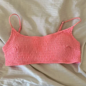 Bikini topp - Snygg neon rosa bikini topp som är super snygg när man är brun och är ute i solen😍 