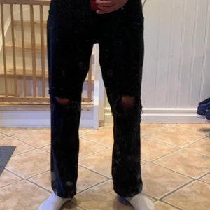 Bershka Jeans - Snygga jeans från bershka. Knappt använda. Lite stora i modellen. Skriv privat för fler bilder.