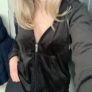 Sammet kofta - Sammet kofta från Gina tricot. Aldrig använt💞