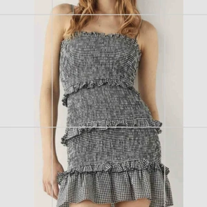 bershka rutig sommarklänning  - Jättefin nu till sommaren. Bra kvalitet inte använt alls många ggr. 