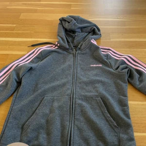 Adidas - Köpt för 400kr