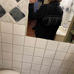 Jacka - Jätte fin jacka från Zara med fina detaljer, storlek S