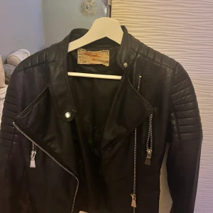 Chiquelle Jacka - Säljer min Chiquelle jacka i storlek 36